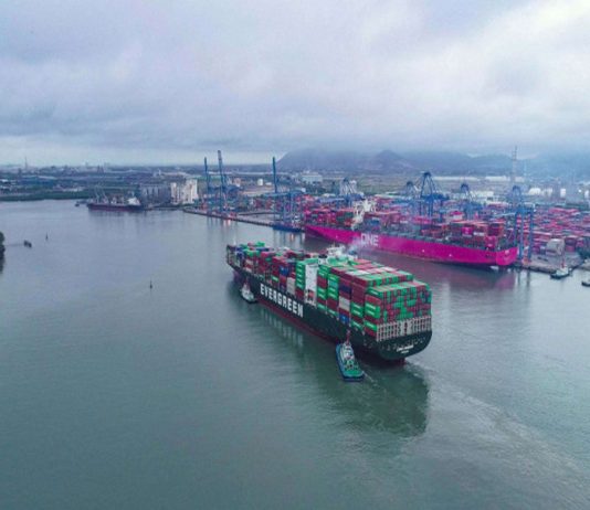 Các liên minh hãng tàu đang cạnh tranh khốc liệt trên những tuyến hàng hải Đông – Tây