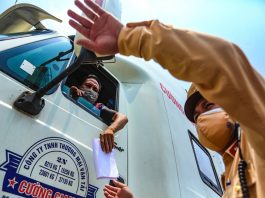 Doanh nghiệp gặp khó vì chỉ được cấp 1 giấy đi đường ở TP.HCM