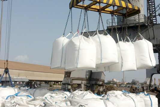 Chuyện hy hữu: Không lấy được booking container, Coca-Cola phải thuê tàu hàng rời chở nguyên liệu