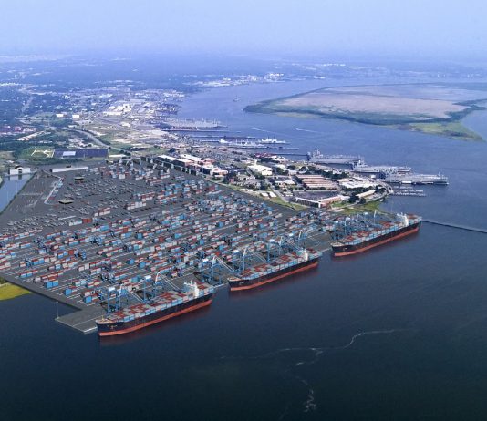 Tắc nghẽn lan rộng ra nhiều cảng cửa ngõ của Mỹ