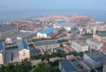 Doanh nghiệp sản xuất Trung Quốc tự đặt hàng đóng tàu container