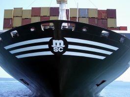 Các hãng tàu lớn tạm ngưng chở hàng đến Nga