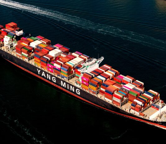 Phá lệ, hãng tàu Yang Ming bắt đầu tham gia vào cuộc đua đóng tàu container