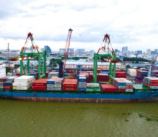 Hãng tàu Vân Sơn gặp rắc rối với bên cho thuê tàu